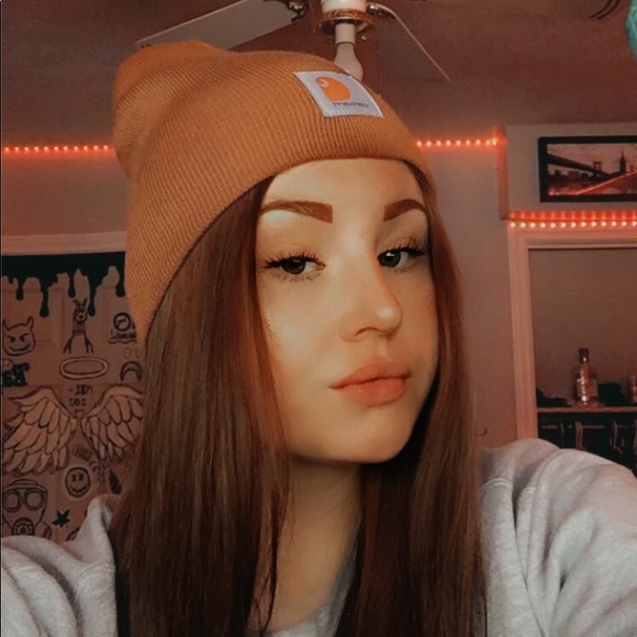 Meet your Posher, Hailey - Picture 2 of 2